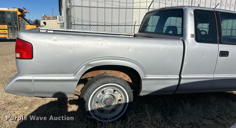 image for item EK9914 1994 GMC Sonoma pickup truck