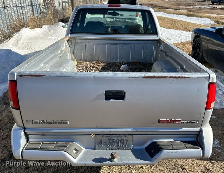 image for item EK9914 1994 GMC Sonoma pickup truck