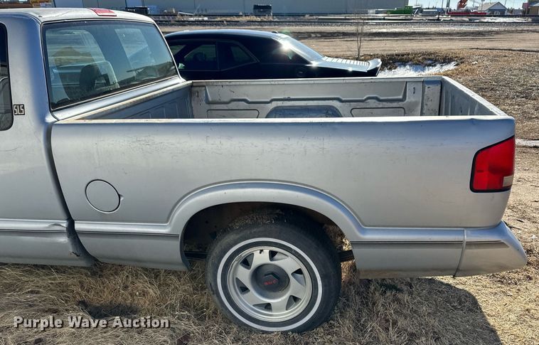 image for item EK9914 1994 GMC Sonoma pickup truck