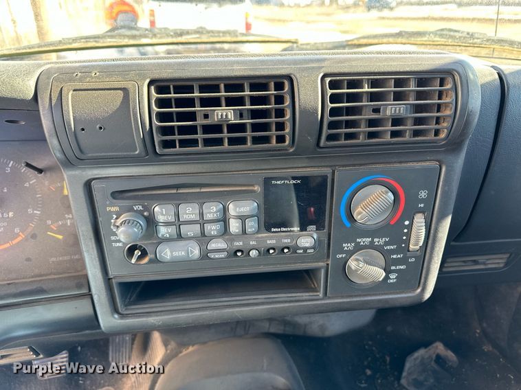 image for item EK9914 1994 GMC Sonoma pickup truck