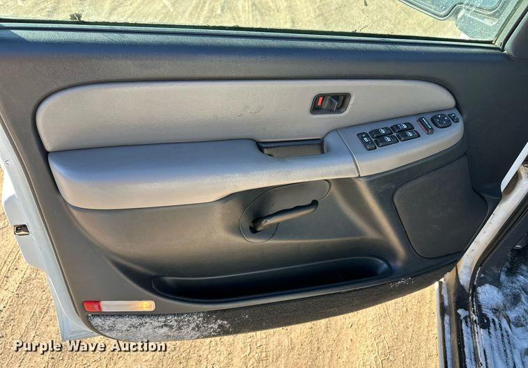 image for item EK9915 2001 Chevrolet Suburban SUV