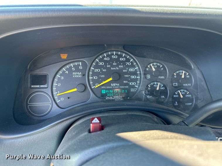 image for item EK9915 2001 Chevrolet Suburban SUV