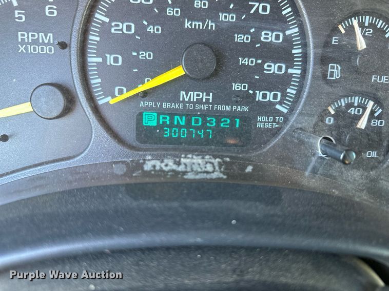 image for item EK9915 2001 Chevrolet Suburban SUV