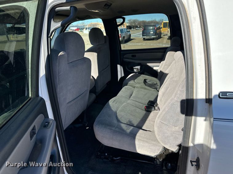 image for item EK9915 2001 Chevrolet Suburban SUV