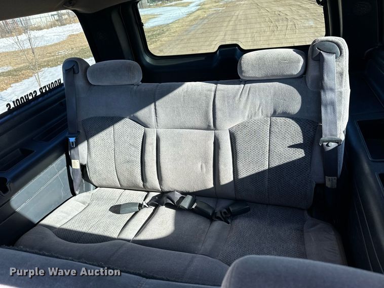 image for item EK9915 2001 Chevrolet Suburban SUV