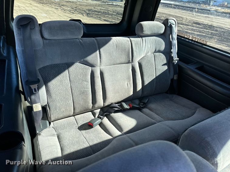 image for item EK9915 2001 Chevrolet Suburban SUV