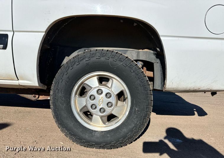 image for item EK9915 2001 Chevrolet Suburban SUV