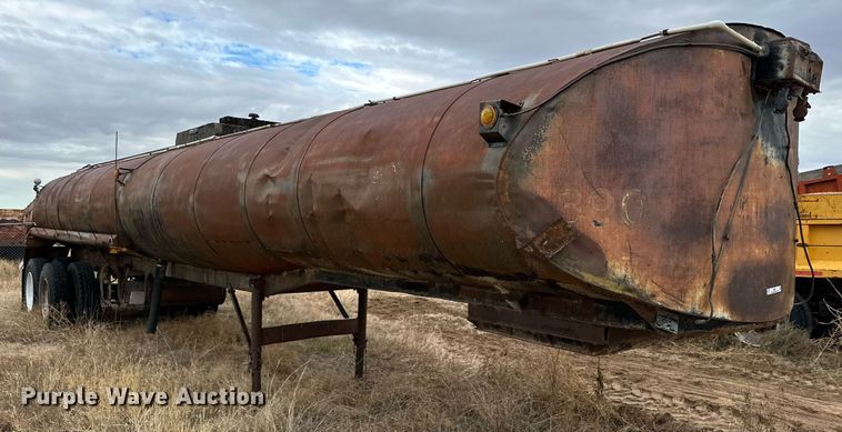 image for item IB9287 1958 Fruehauf tank trailer