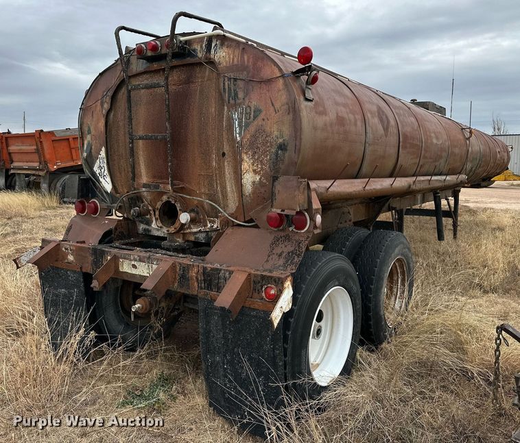 image for item IB9287 1958 Fruehauf tank trailer