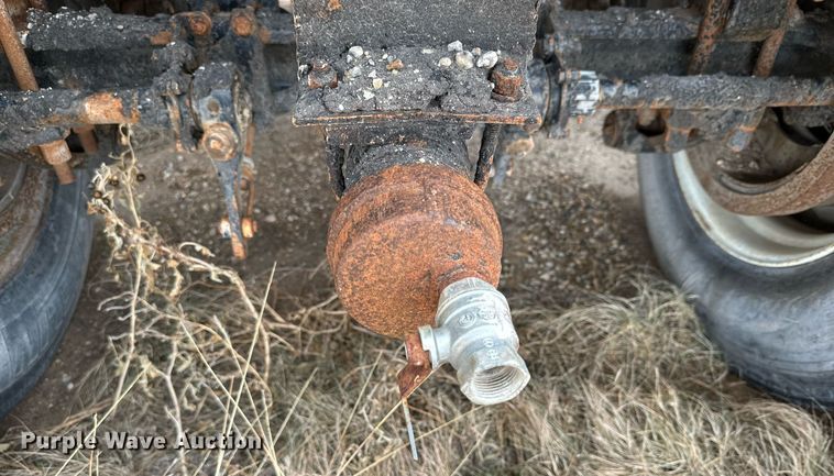 image for item IB9287 1958 Fruehauf tank trailer