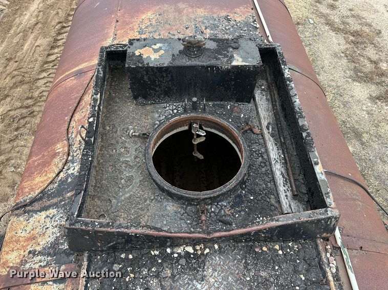 image for item IB9287 1958 Fruehauf tank trailer