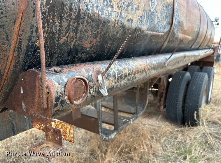image for item IB9287 1958 Fruehauf tank trailer