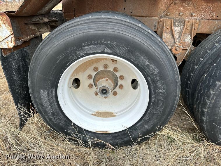 image for item IB9287 1958 Fruehauf tank trailer