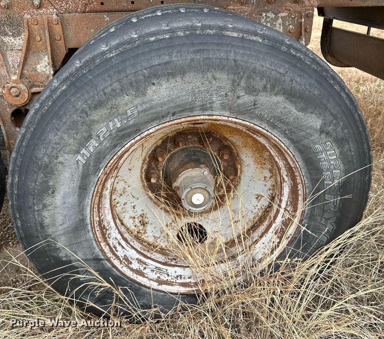 image for item IB9287 1958 Fruehauf tank trailer