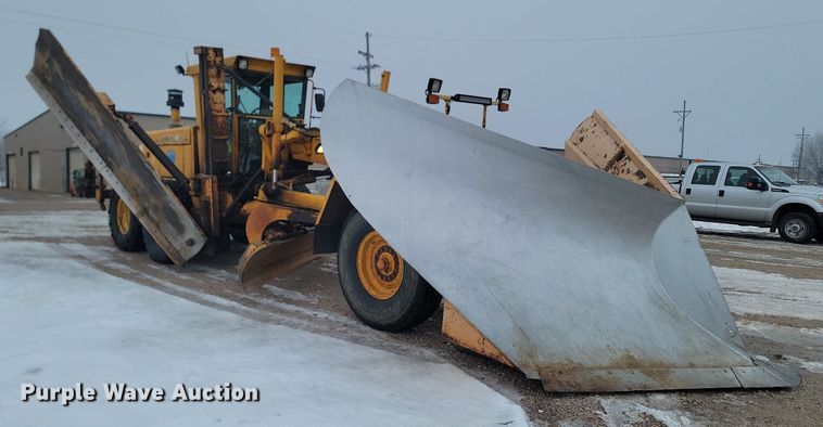 image for item KT9637 1988 John Deere 770 B-H motor grader