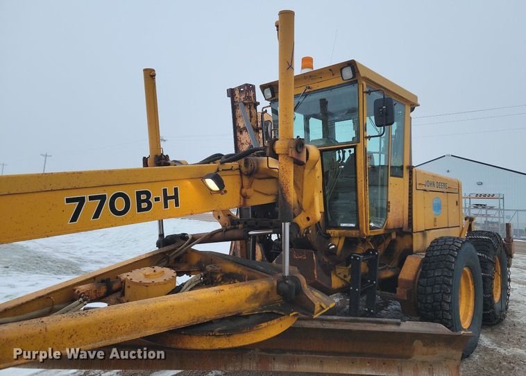 image for item KT9637 1988 John Deere 770 B-H motor grader