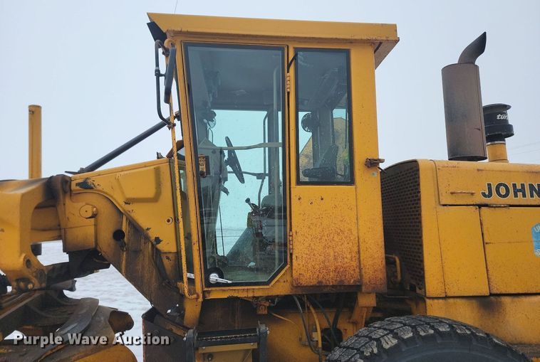 image for item KT9637 1988 John Deere 770 B-H motor grader