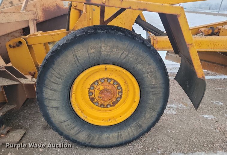 image for item KT9637 1988 John Deere 770 B-H motor grader