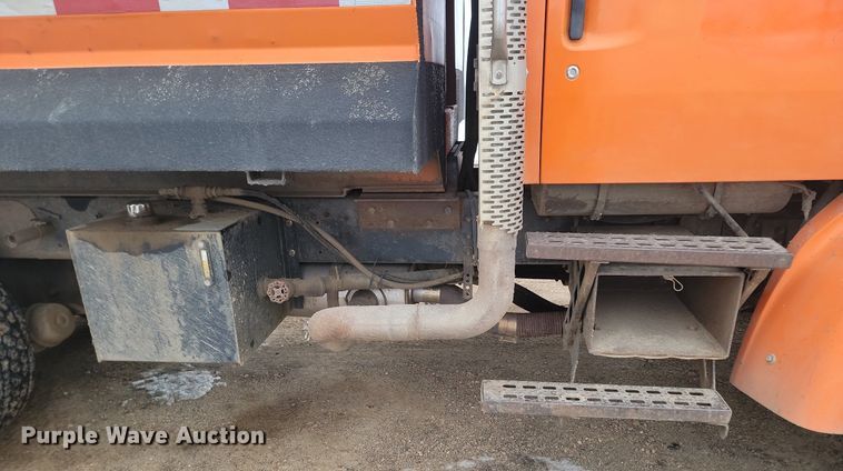 image for item KT9638 1998 Ford W86 dump truck