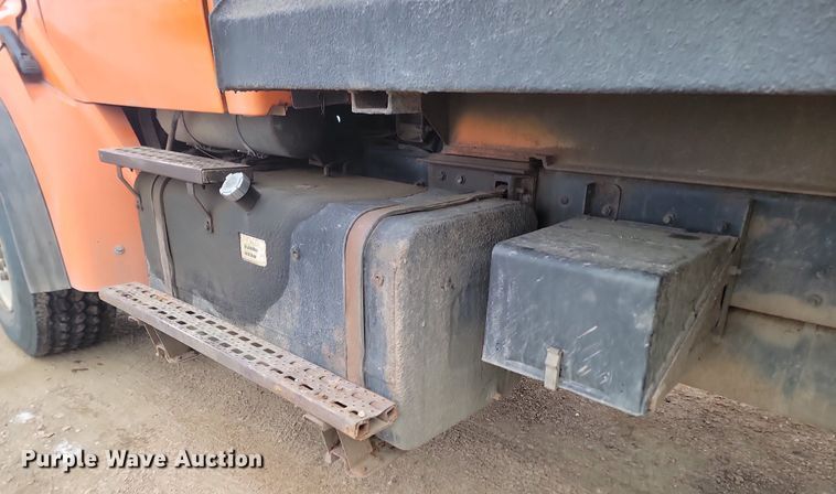 image for item KT9638 1998 Ford W86 dump truck