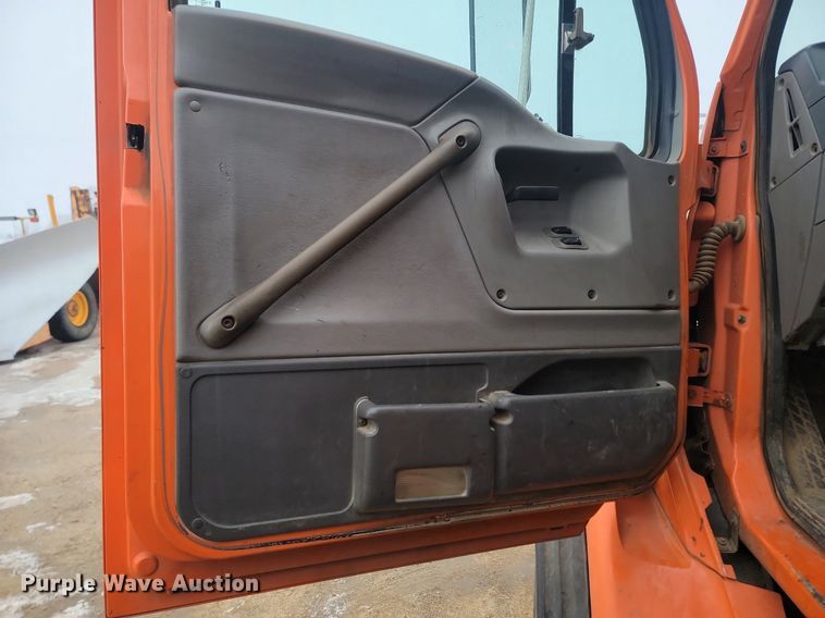 image for item KT9638 1998 Ford W86 dump truck