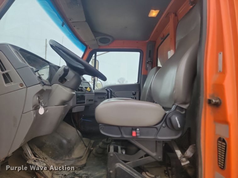 image for item KT9638 1998 Ford W86 dump truck