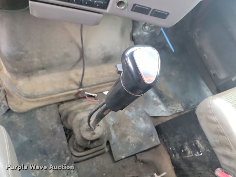 image for item KT9638 1998 Ford W86 dump truck