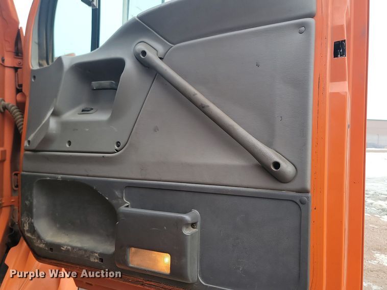 image for item KT9638 1998 Ford W86 dump truck