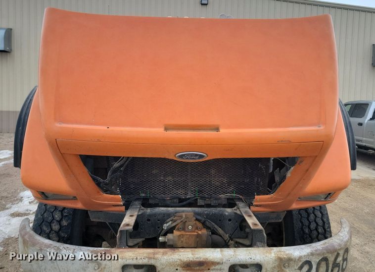image for item KT9638 1998 Ford W86 dump truck