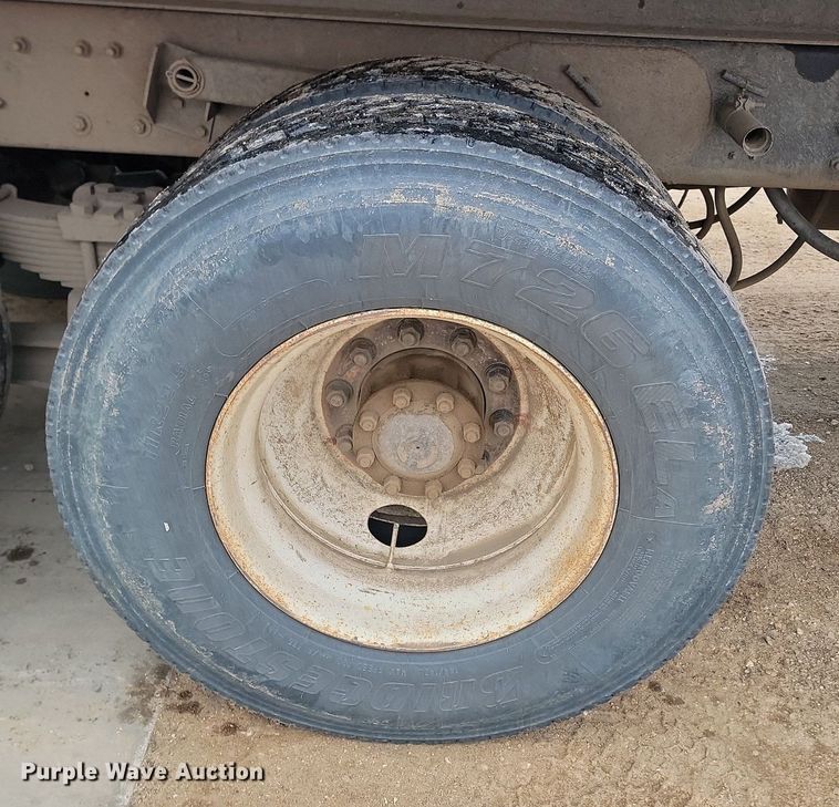 image for item KT9638 1998 Ford W86 dump truck