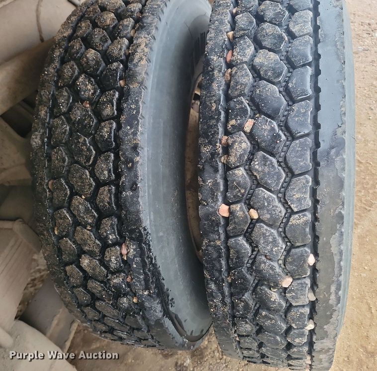 image for item KT9638 1998 Ford W86 dump truck