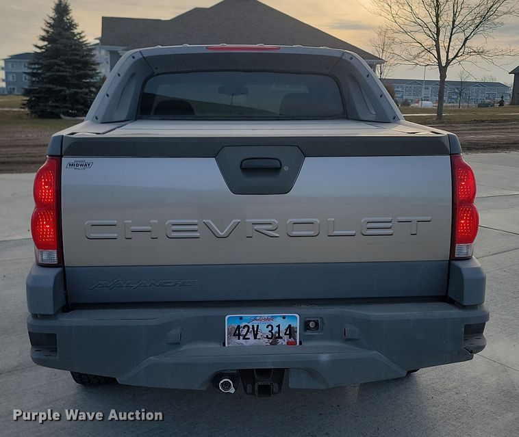 image for item KT9650 2002 Chevrolet  Avalanche Crew Cab pickup truck