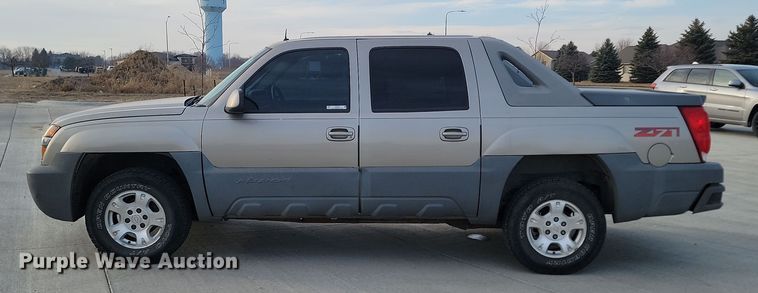 image for item KT9650 2002 Chevrolet  Avalanche Crew Cab pickup truck