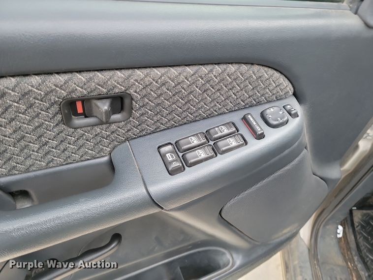 image for item KT9650 2002 Chevrolet  Avalanche Crew Cab pickup truck