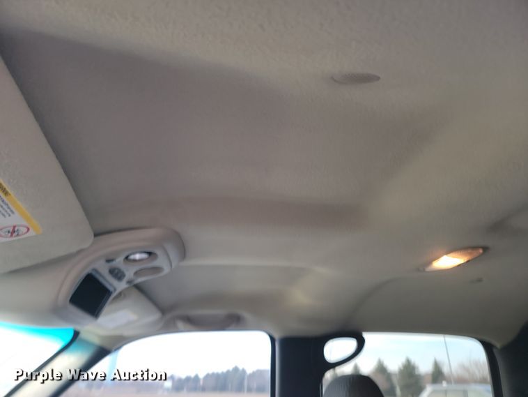 image for item KT9650 2002 Chevrolet  Avalanche Crew Cab pickup truck