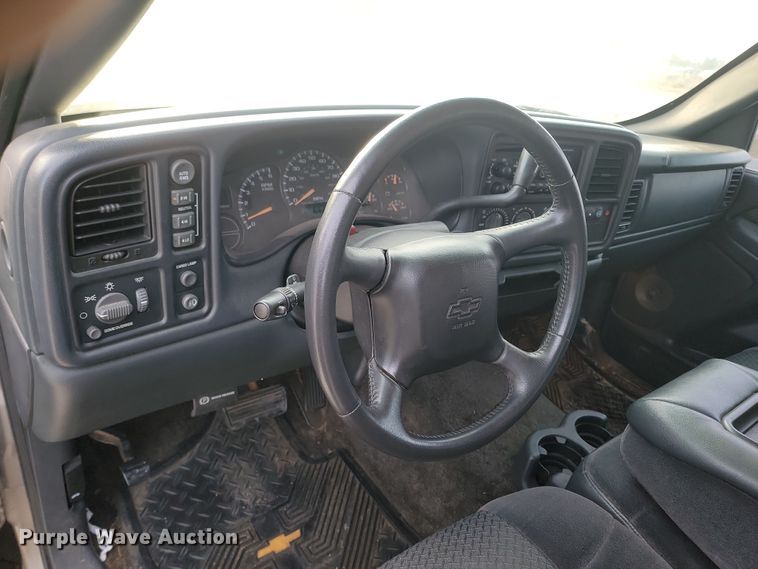 image for item KT9650 2002 Chevrolet  Avalanche Crew Cab pickup truck