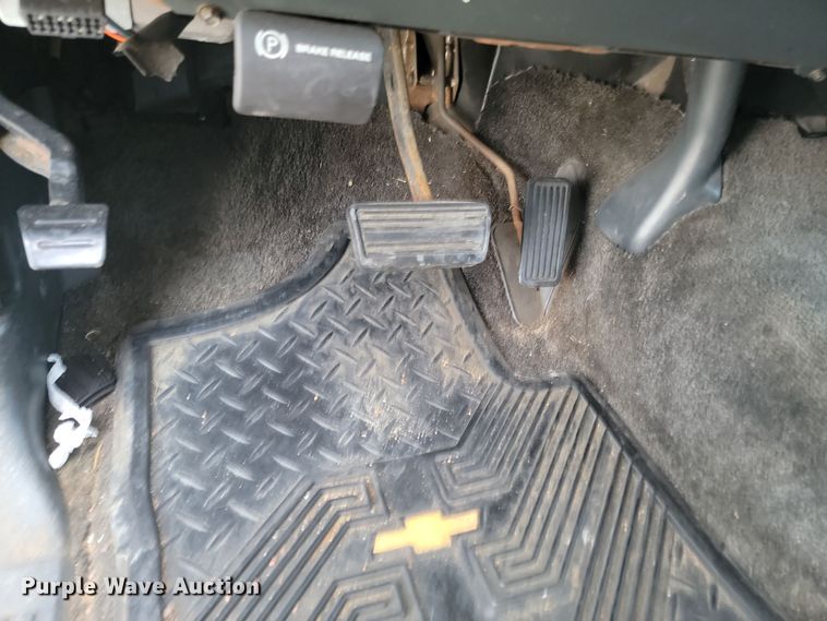 image for item KT9650 2002 Chevrolet  Avalanche Crew Cab pickup truck