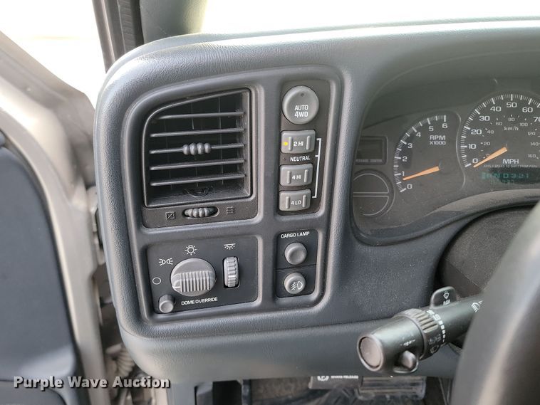 image for item KT9650 2002 Chevrolet  Avalanche Crew Cab pickup truck