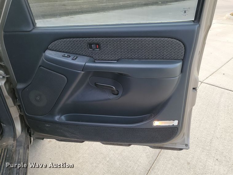 image for item KT9650 2002 Chevrolet  Avalanche Crew Cab pickup truck