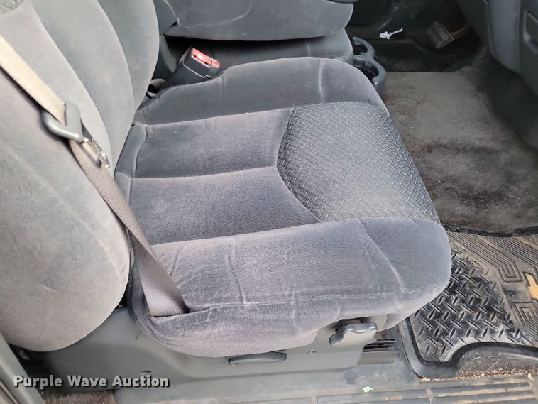 image for item KT9650 2002 Chevrolet  Avalanche Crew Cab pickup truck