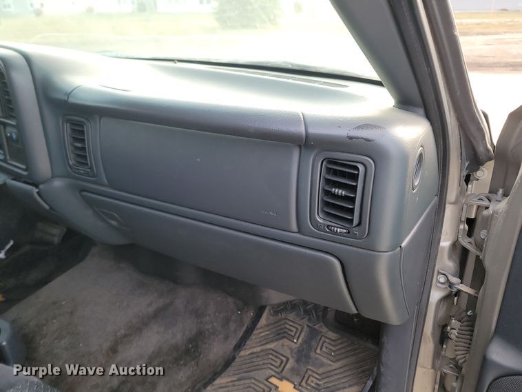 image for item KT9650 2002 Chevrolet  Avalanche Crew Cab pickup truck