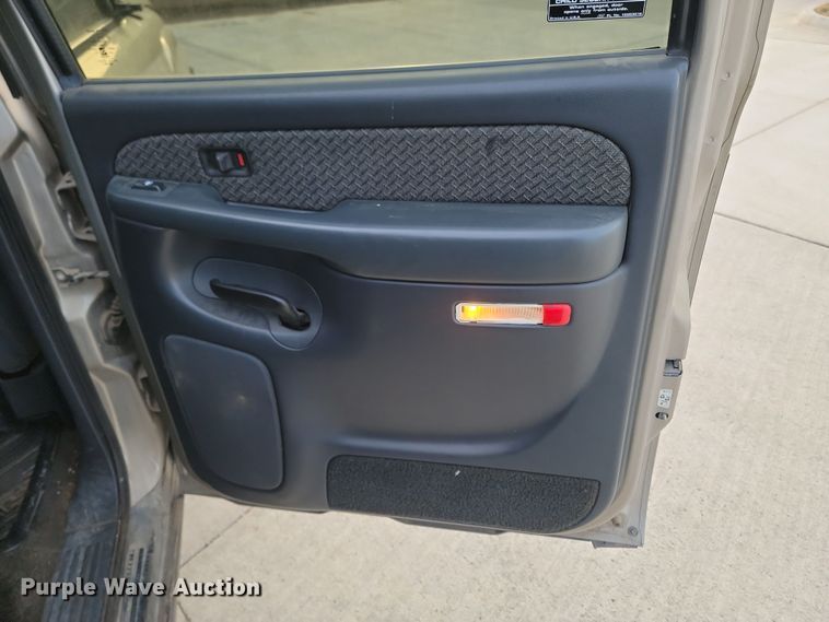 image for item KT9650 2002 Chevrolet  Avalanche Crew Cab pickup truck