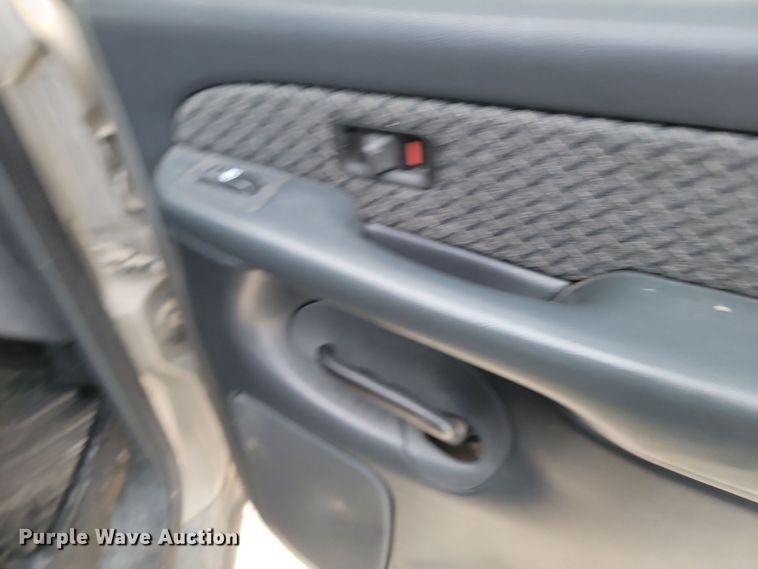 image for item KT9650 2002 Chevrolet  Avalanche Crew Cab pickup truck