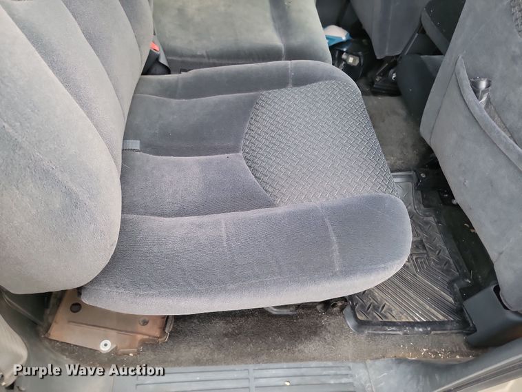 image for item KT9650 2002 Chevrolet  Avalanche Crew Cab pickup truck