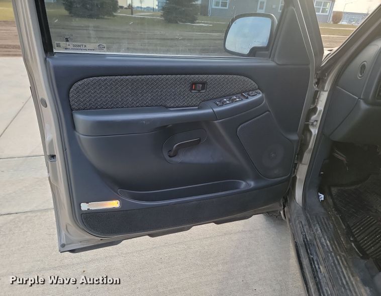 image for item KT9650 2002 Chevrolet  Avalanche Crew Cab pickup truck