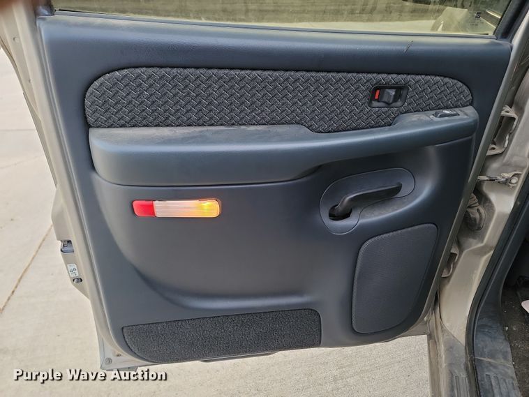 image for item KT9650 2002 Chevrolet  Avalanche Crew Cab pickup truck