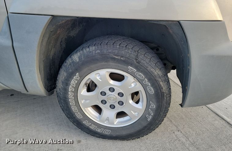 image for item KT9650 2002 Chevrolet  Avalanche Crew Cab pickup truck