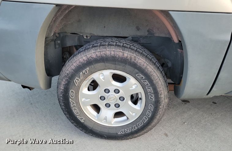 image for item KT9650 2002 Chevrolet  Avalanche Crew Cab pickup truck