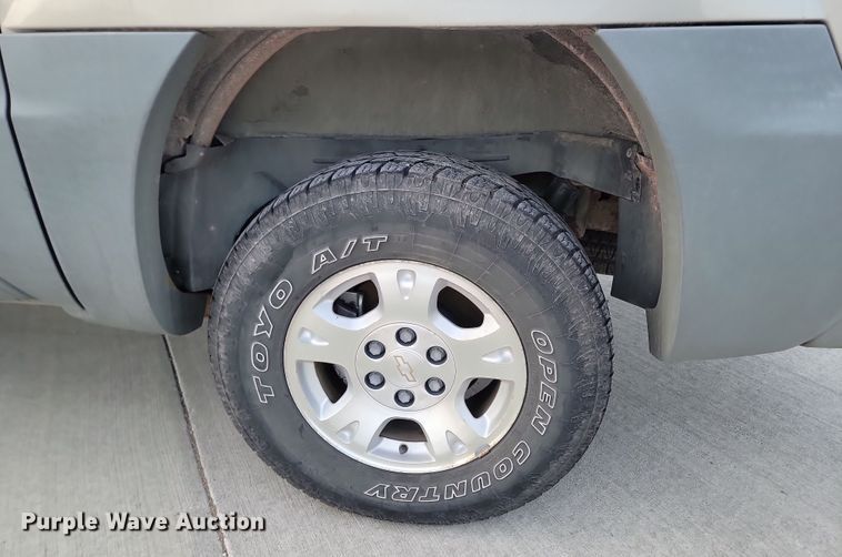 image for item KT9650 2002 Chevrolet  Avalanche Crew Cab pickup truck