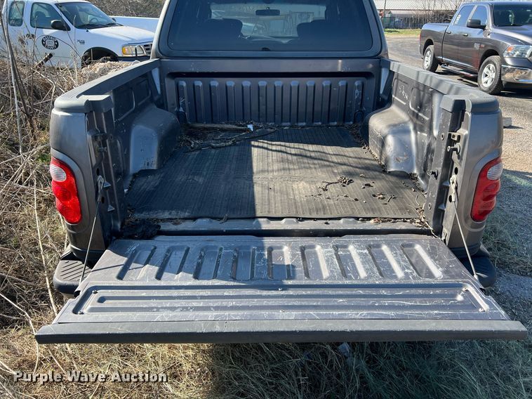 image for item KV9925 2003 Ford F150 SuperCrew pickup truck